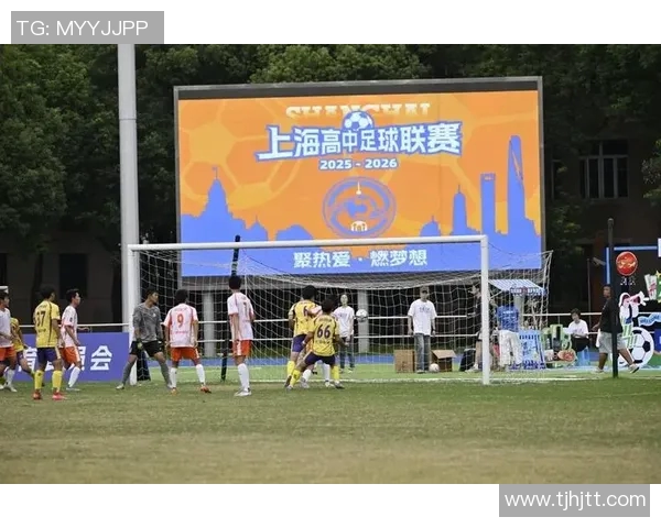 上海足球队在足球团队协作排行榜中荣登第六名展现出强大团队精神与默契配合