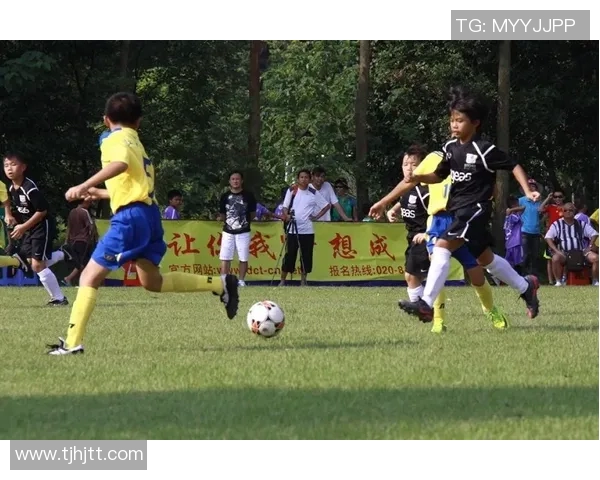 从小梦想成真选择足球明星的成长故事与奋斗历程 从小梦想成真选择足球明星的成长故事与奋斗历程