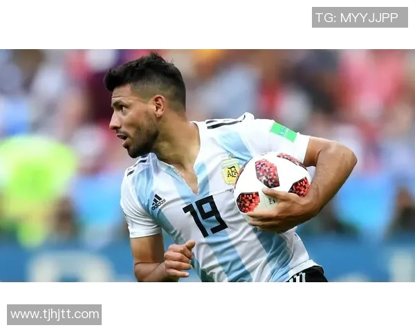 全球足球巨星男球员的辉煌历程与传奇故事探秘 全球足球巨星男球员的辉煌历程与传奇故事探秘