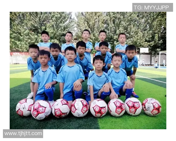 绿茵场上的闪耀瞬间足球明星背后的故事与梦想 绿茵场上的闪耀瞬间足球明星背后的故事与梦想